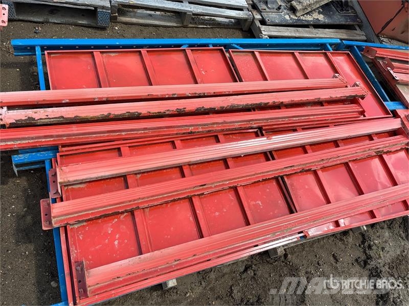 Quantity of (2) Pallet Racking Строителство - Други