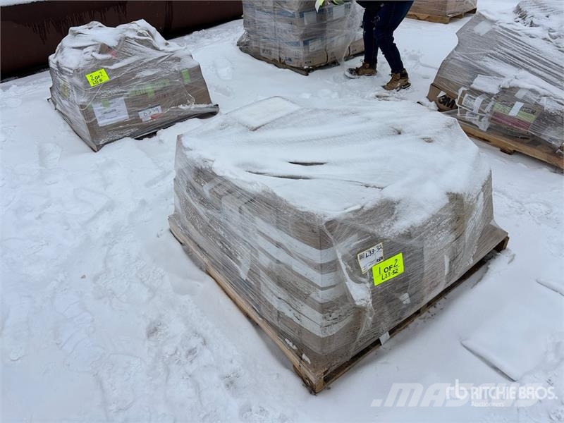 Quantity of (2) Pallets of Locknut, Bushings, Conn Andre komponenter