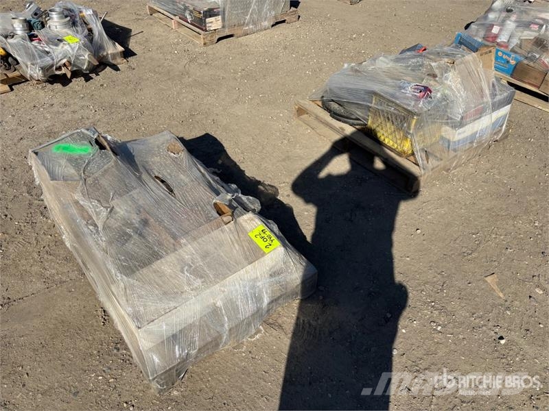 Quantity of (2) Pallets of Break Shoes, Seal kits Andre komponenter