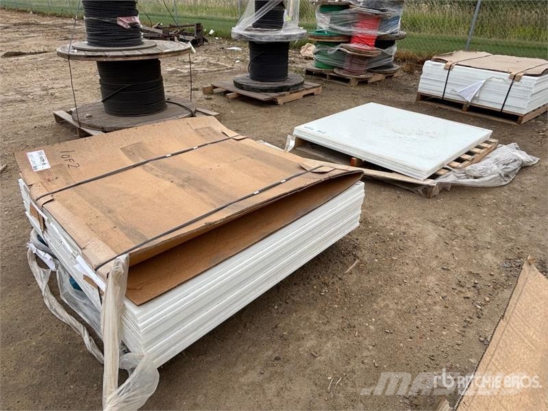 Quantity of (2) Pallets of White Sheet: Polyethyle Drugi deli