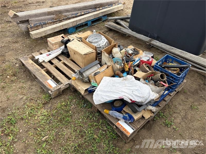 Quantity of (2) Pallets of Miscellaneous Parts 其他組件