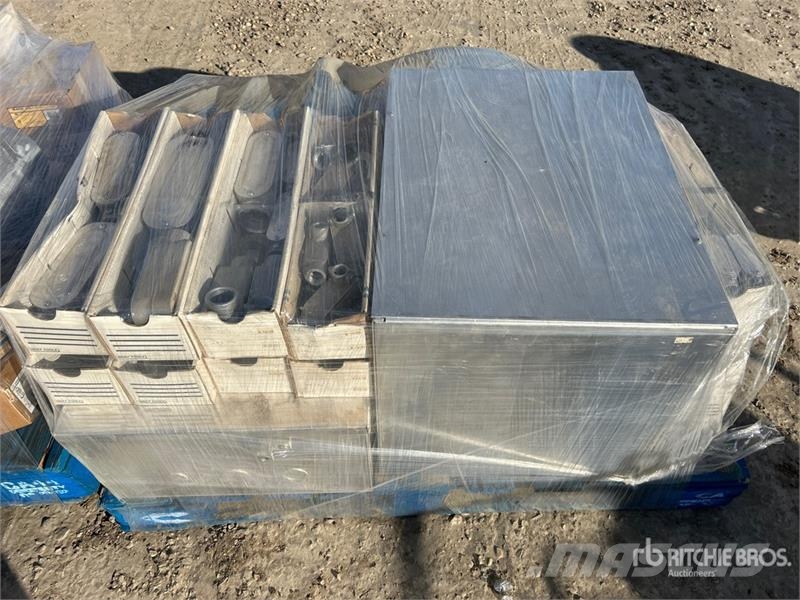 Quantity of (2) Pallets of Miscellaneous Electrica Andre komponenter