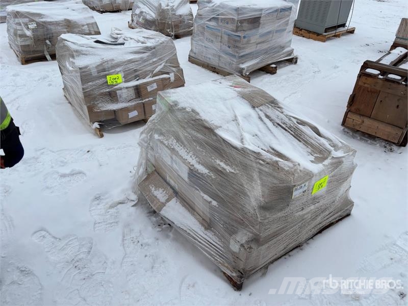 Quantity of (2) Pallets of Reducers, Conduit Coupl Andre komponenter