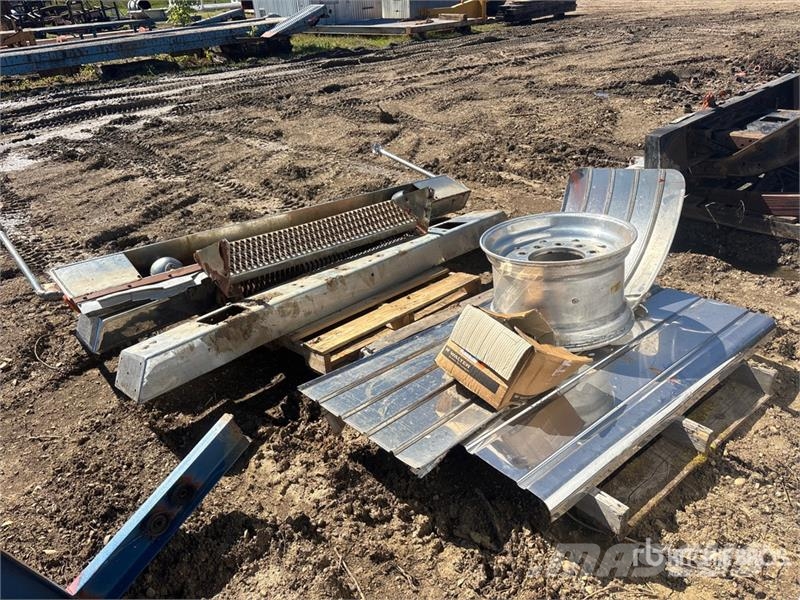 Quantity of (2) Pallets of Miscellaneous Truck Par Ostale kargo komponente