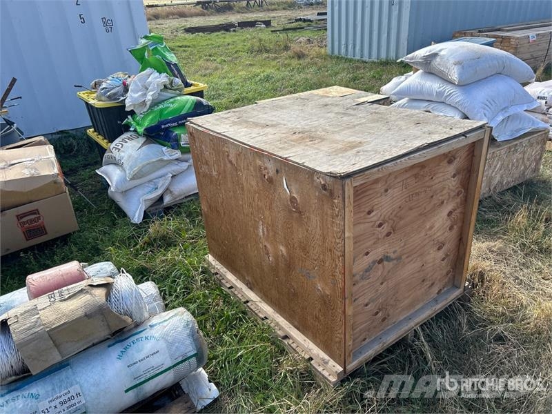 Quantity of (2) Pallets of of LiveStock Feed Andre komponenter