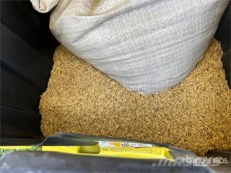 Quantity of (2) Pallets of of LiveStock Feed Andre komponenter