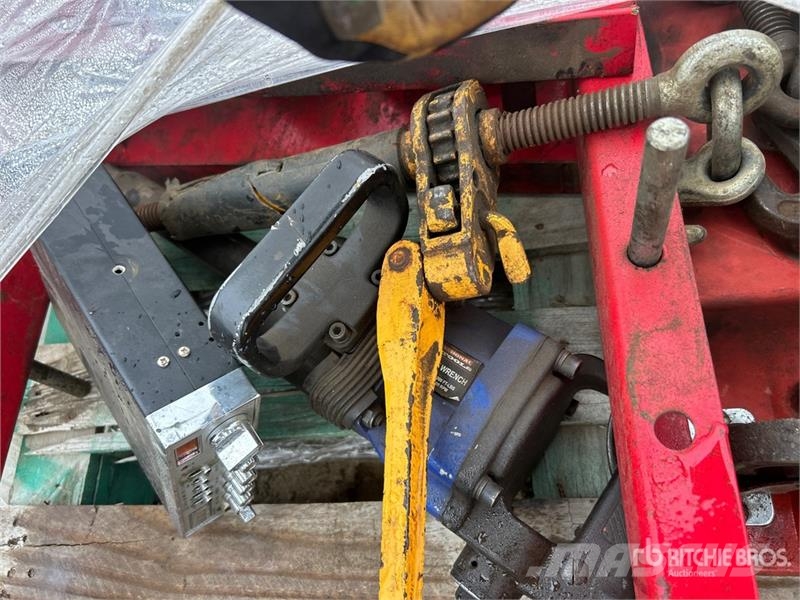  Quantity of (2) Pallets of Tools, Hose Reels مكونات أخرى