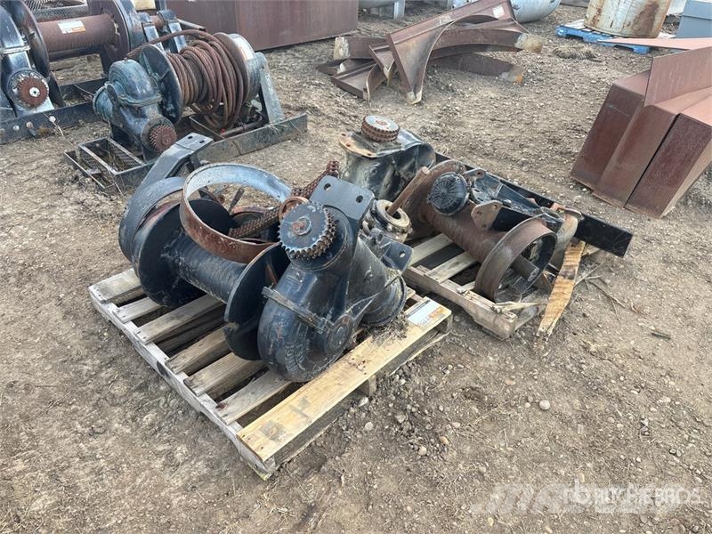 Quantity of (2) Pallets of Winch Parts Transportes - Outros