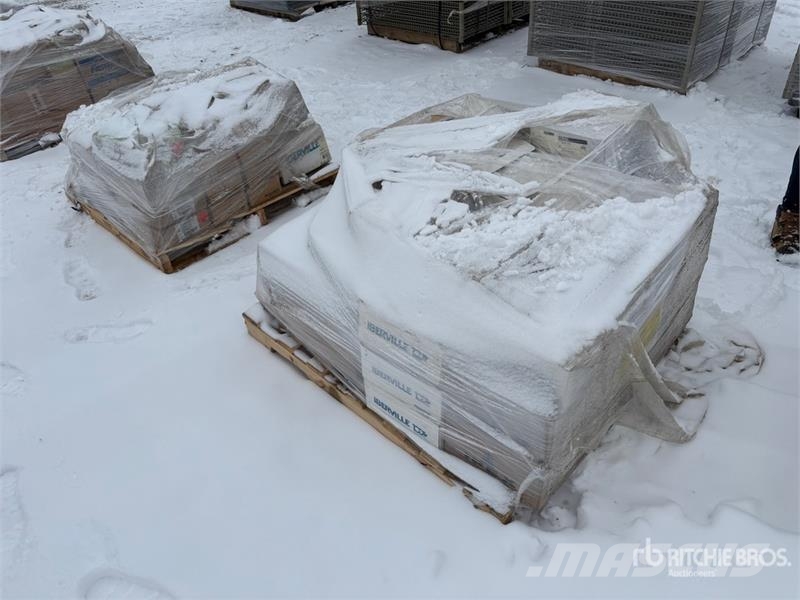 Quantity of (2) Pallets of 4 ft x 10 ft Insulated  Andre komponenter