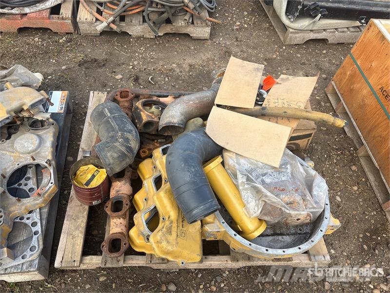  Quantity of (2) Pallets of Cat Parts Transportes - Outros
