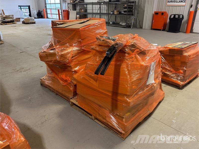  Quantity of (2) Pallets of Polaris Parts Kiti naudoti statybos komponentai