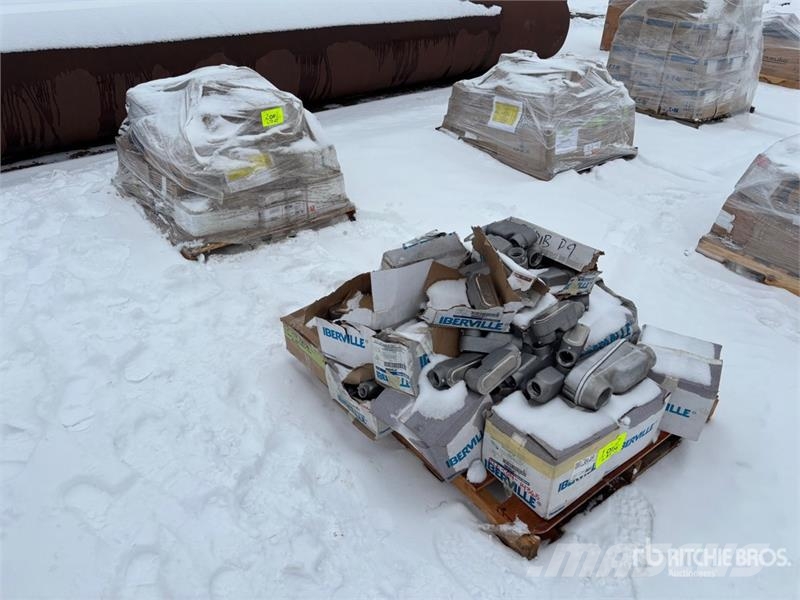  Quantity of (2) Pallets of Conduit Fittings Andre komponenter