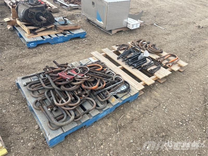 Quantity of (2) Pallets of U-Bolts Transportes - Outros