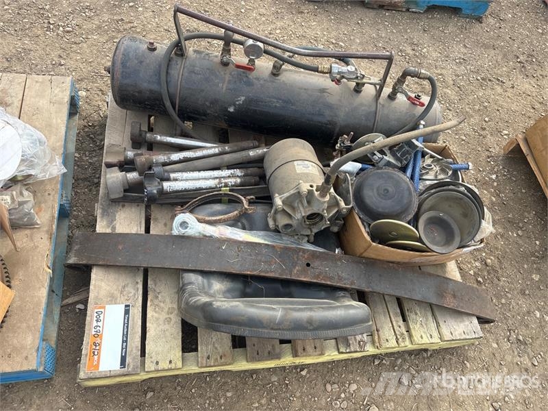 Quantity of (2) Pallets of Miscellaneous Parts Transportes - Outros