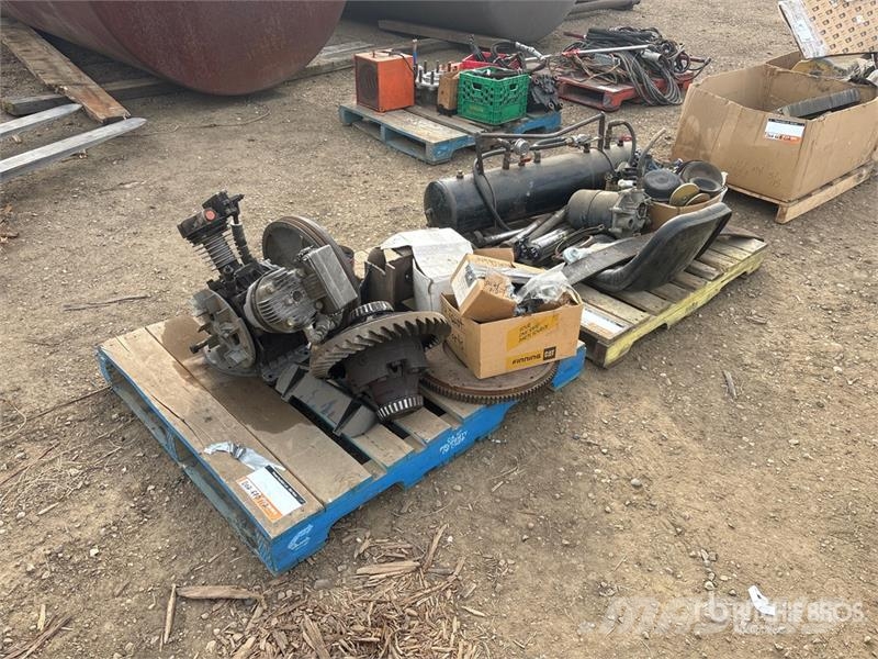 Quantity of (2) Pallets of Miscellaneous Parts Transportes - Outros