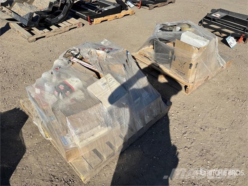 Quantity of (2) Pallets of of Filters, Gaskets Kiti naudoti statybos komponentai