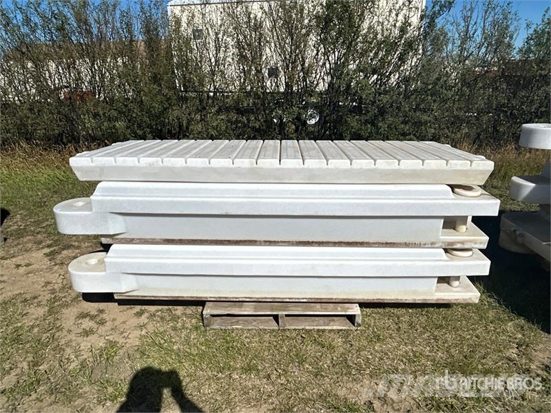  Quantity of (2) Pallets of Hold-On Floating Dock S Kiti naudoti statybos komponentai