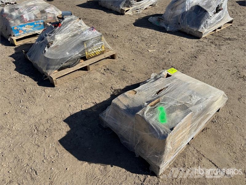 Quantity of (2) Pallets of Break Shoes, Seal kits Andre komponenter
