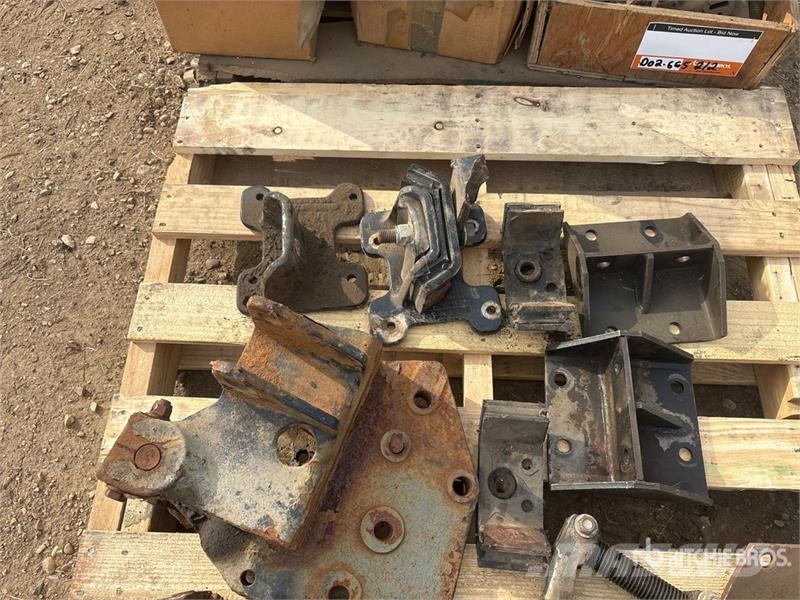Quantity of (2) Pallets of Miscellaneous Parts Transportes - Outros