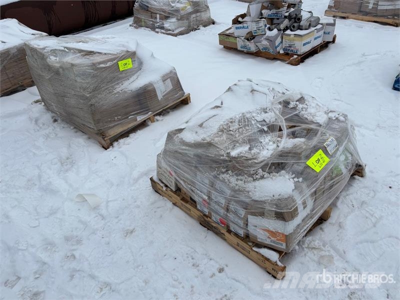  Quantity of (2) Pallets of 4 ft x 10 ft Insulated  Andre komponenter