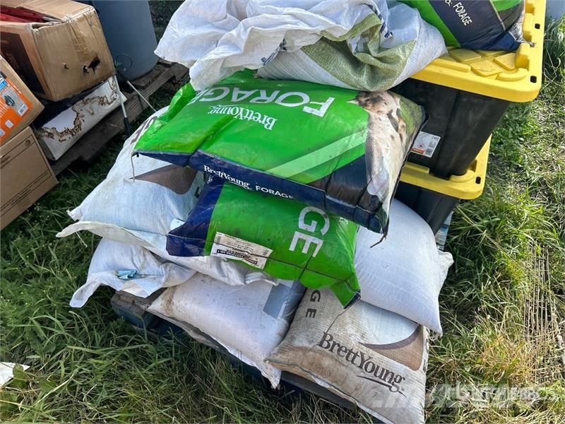 Quantity of (2) Pallets of of LiveStock Feed Andre komponenter