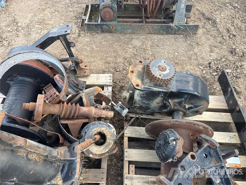 Quantity of (2) Pallets of Winch Parts Transportes - Outros