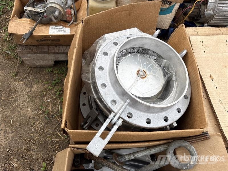 Quantity of (2) Pallets of Miscellaneous Parts 其他組件