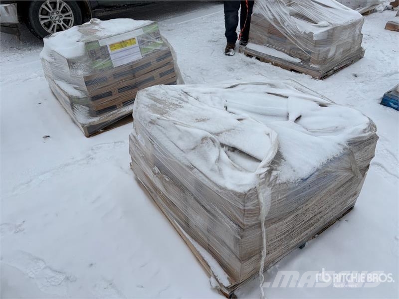 Quantity of (2) Pallets of Reducers, Conduit Coupl Andre komponenter