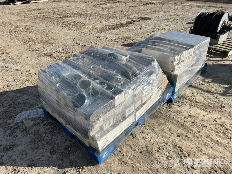 Quantity of (2) Pallets of Miscellaneous Electrica Andre komponenter