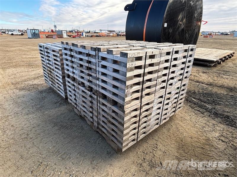 Quantity of (2) Pallets of Cribbed Dunnage Andre komponenter