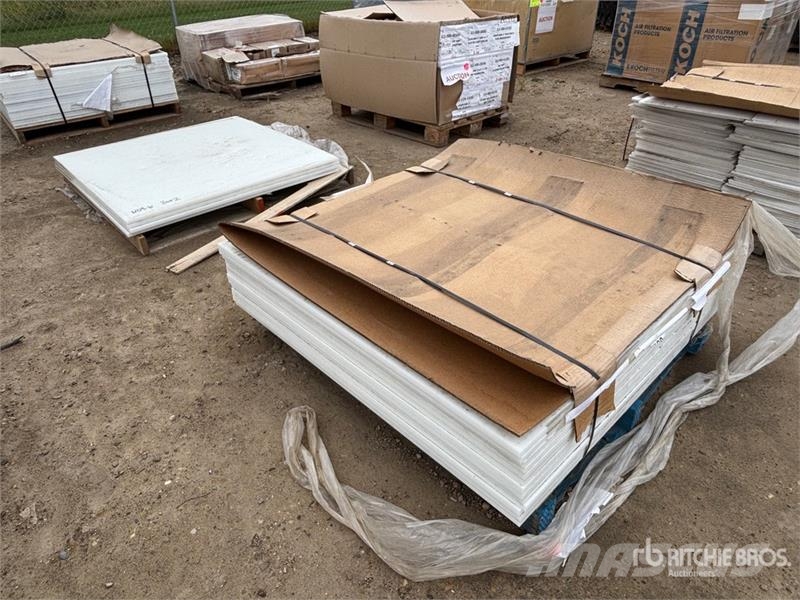 Quantity of (2) Pallets of White Sheet: Polyethyle Drugi deli