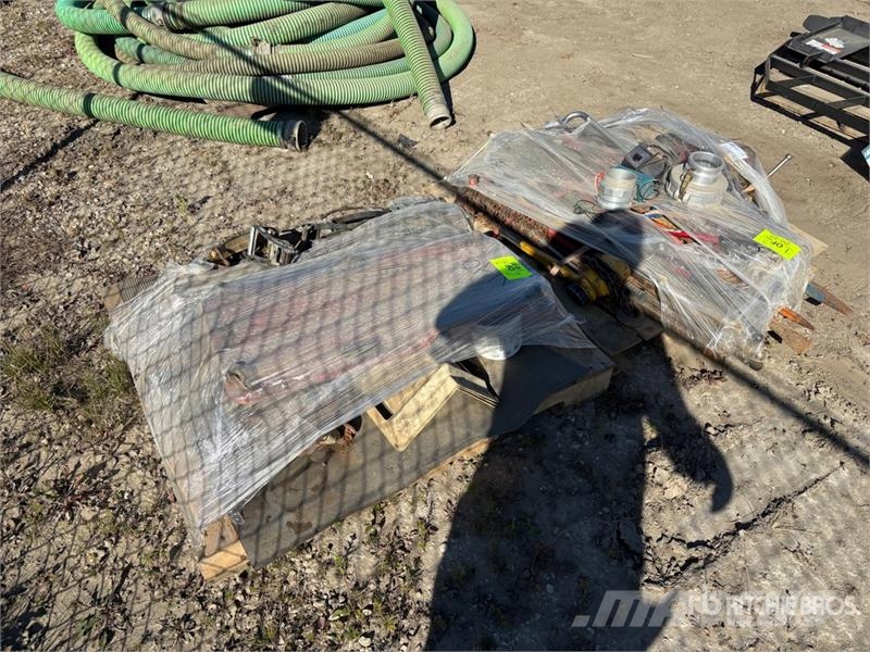  Quantity of (2) Pallets of Vice, Bottle Jack Andre komponenter