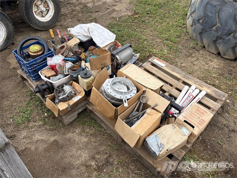 Quantity of (2) Pallets of Miscellaneous Parts 其他組件