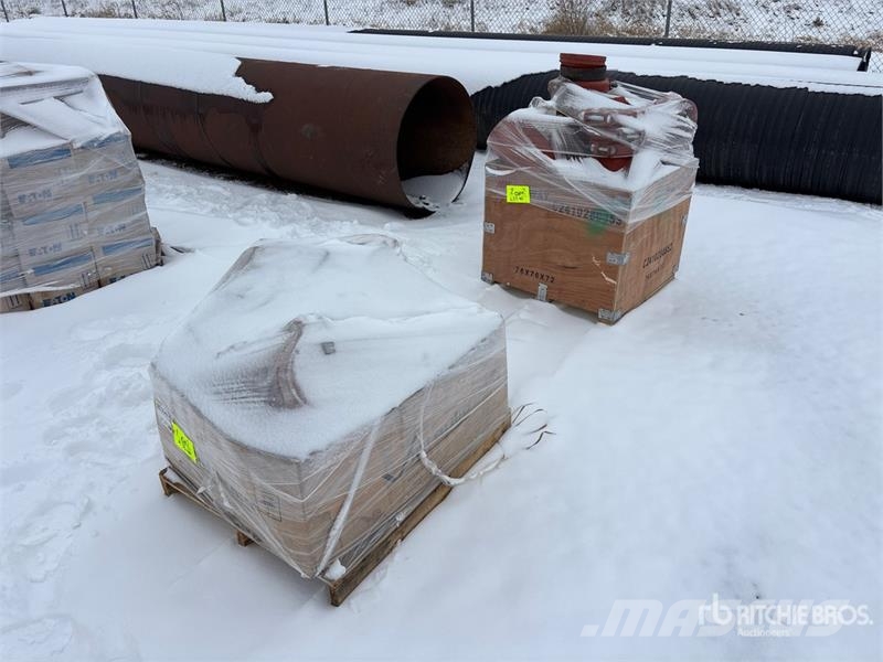 Quantity of (2) Pallets of Pipe Clamps Équipement de pipeline
