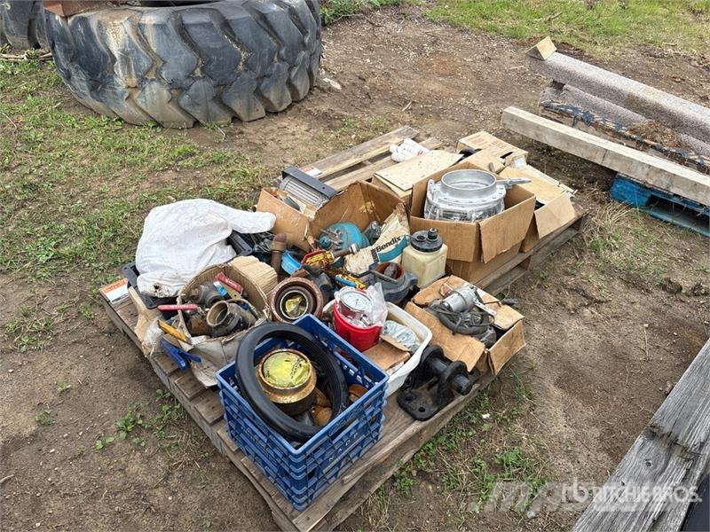 Quantity of (2) Pallets of Miscellaneous Parts 其他組件