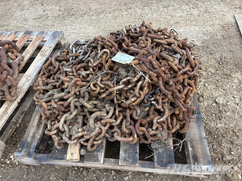  Quantity of (2) Pallets of Tire Chains Construction - Autres