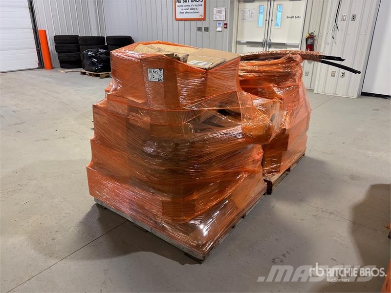  Quantity of (2) Pallets of Polaris Parts Kiti naudoti statybos komponentai
