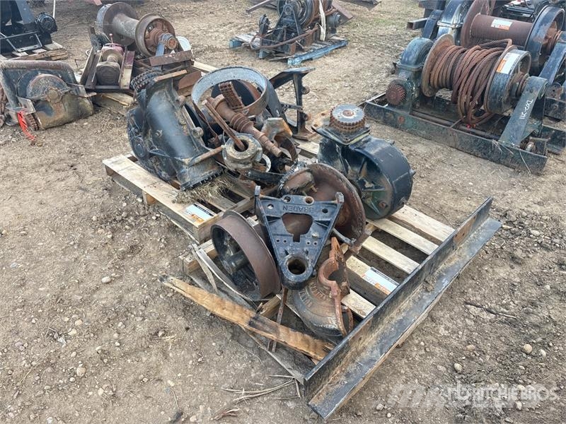 Quantity of (2) Pallets of Winch Parts Transportes - Outros