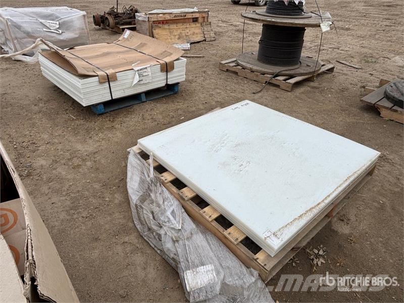 Quantity of (2) Pallets of White Sheet: Polyethyle Drugi deli