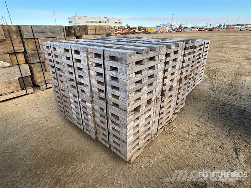 Quantity of (2) Pallets of Cribbed Dunnage Andre komponenter