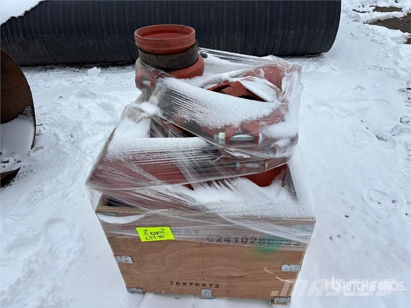 Quantity of (2) Pallets of Pipe Clamps Équipement de pipeline