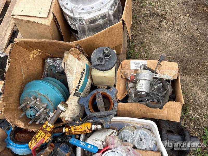 Quantity of (2) Pallets of Miscellaneous Parts 其他組件