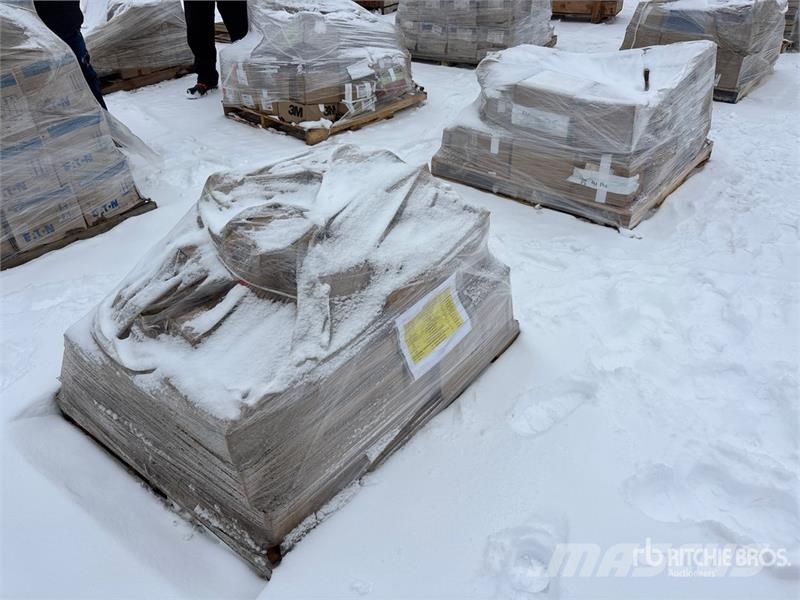 Quantity of (2) Pallets of Locknut, Bushings, Conn Andre komponenter
