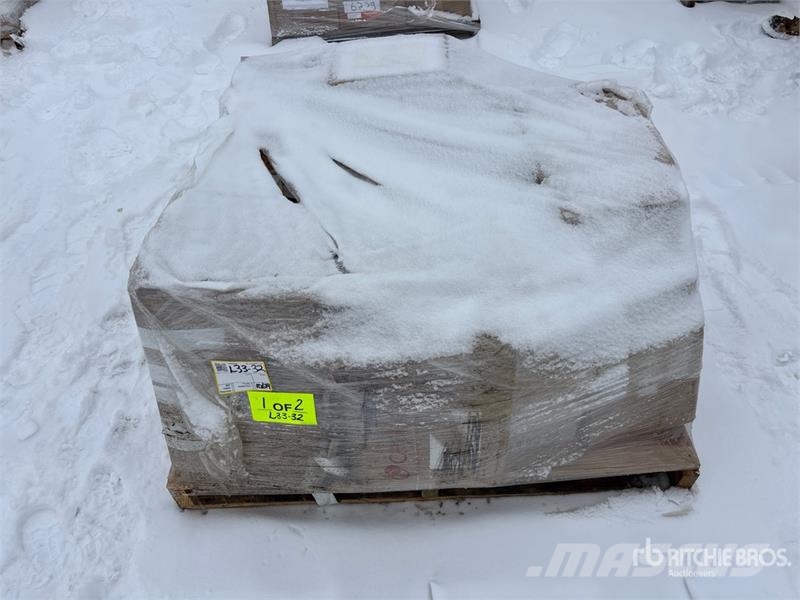 Quantity of (2) Pallets of Locknut, Bushings, Conn Andre komponenter