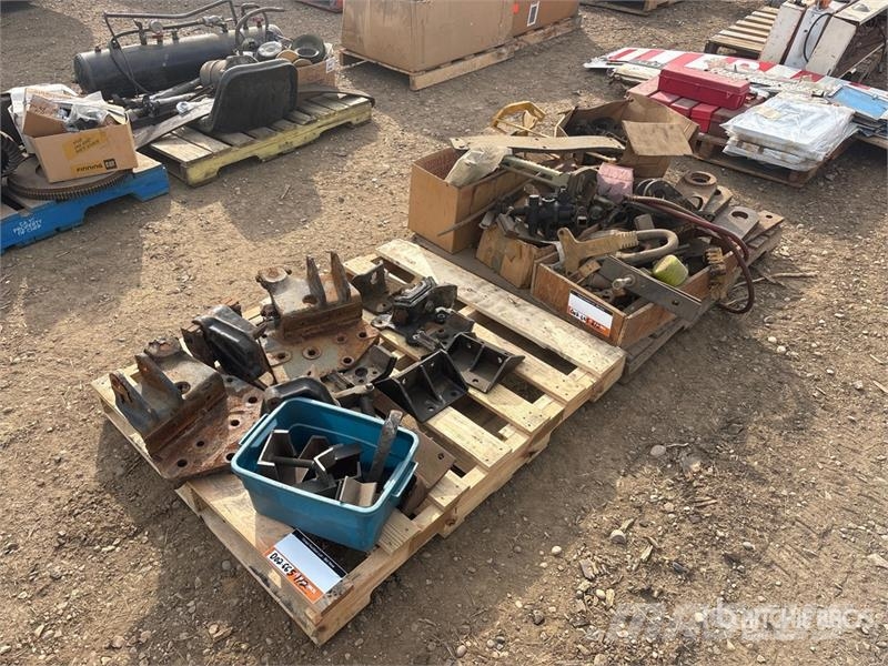 Quantity of (2) Pallets of Miscellaneous Parts Transportes - Outros