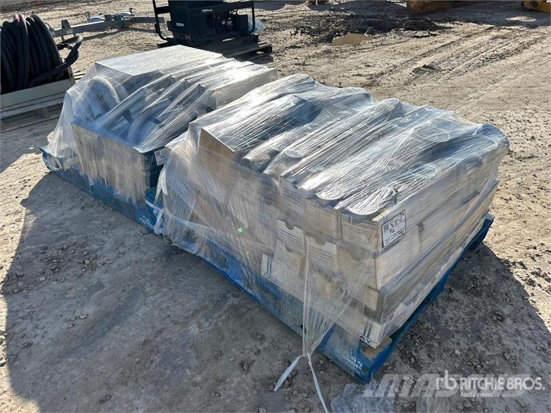 Quantity of (2) Pallets of Miscellaneous Electrica Andre komponenter