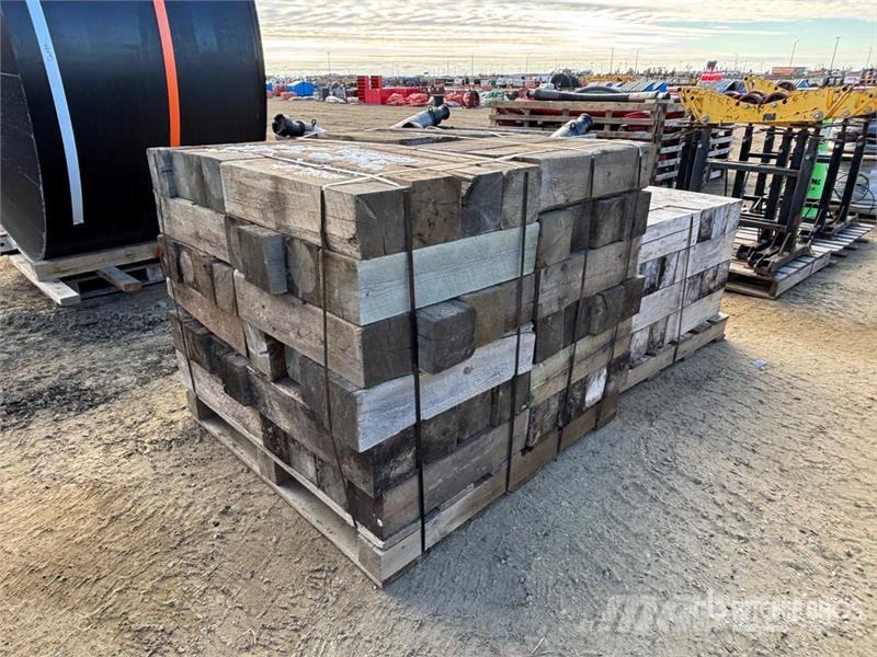  Quantity of (2) Pallets of Dunnage 6 in x 6 in مكونات أخرى