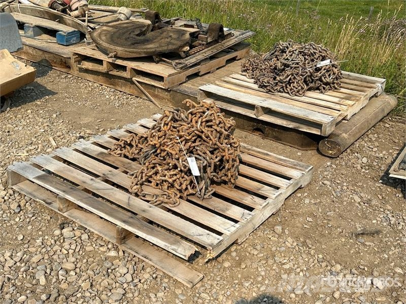 Quantity of (2) Pallets of Tire Chains - Fits Whee Muud osad