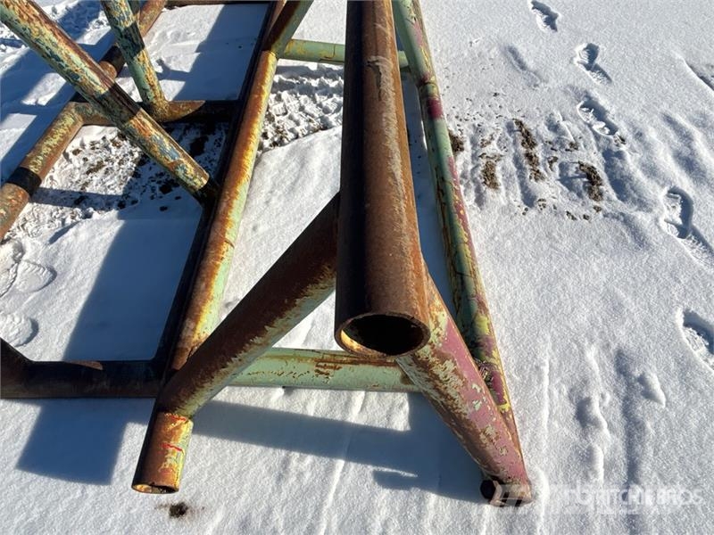 Quantity of (2) Pipe Racks معدات البناء - غير ذلك