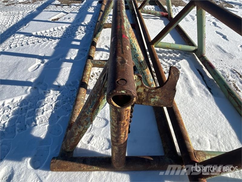 Quantity of (2) Pipe Racks معدات البناء - غير ذلك